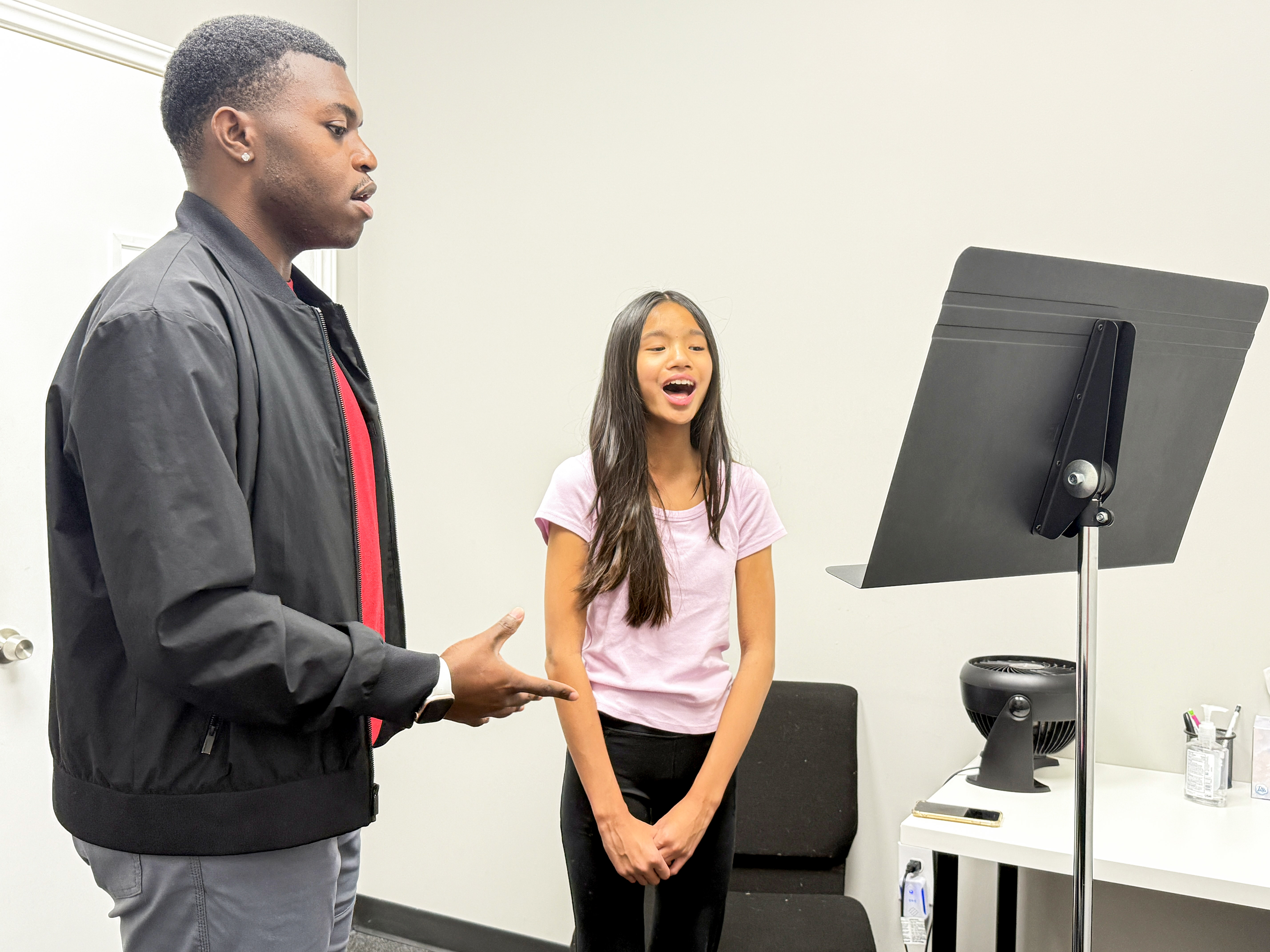 Evaluating Professional Singing Classes for Ambitious Katy Teens